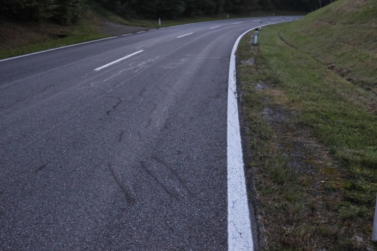 T�dlicher Verkehrsunfall: Motorradfahrer (91) auf Pyhrnpass Stra�e bei St. Pankraz schwer gest�rzt