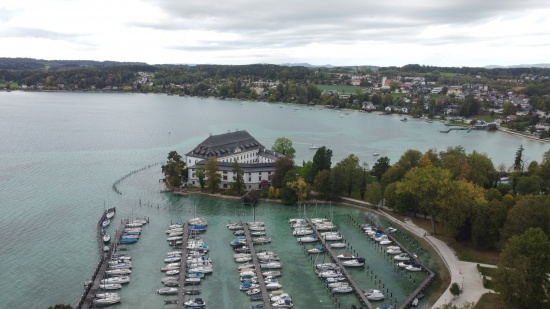 Sch�rfling am Attersee: Feuerwehr und Wasserrettung zu Personenrettung an den Attersee alarmiert