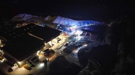 Brand bei einem Recyclingunternehmen in Ohlsdorf besch�ftigte Einsatzkr�fte der Feuerwehr
