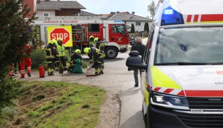 Kreuzungscrash zweier PKW in Steinerkirchen an der Traun endet glimpflich