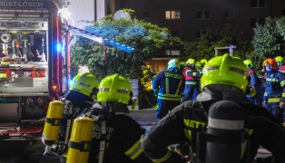 Kellerbrand: Vier Feuerwehren bei Brand in einem Wohnhaus in Ansfelden im Einsatz