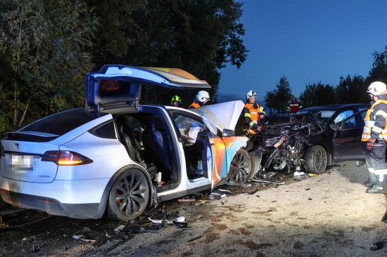 Frontalcrash zweier Fahrzeuge bei Allhaming fordert drei Verletzte