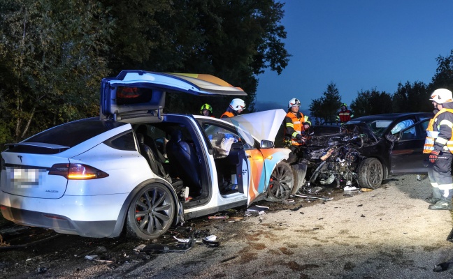 Frontalcrash zweier Fahrzeuge bei Allhaming fordert drei Verletzte
