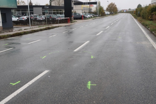 T�dlicher Verkehrsunfall: Geisterfahrer (39) starb bei Crash dreier PKW in Wels-Schafwiesen