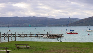 Sch�rfling am Attersee: Einsatzkr�fte zur Rettung eines Kitesurfers aus dem Attersee alarmiert
