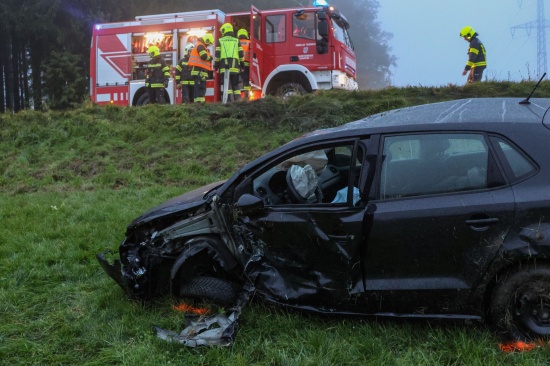 Personenrettung nach schwerem Crash zwischen zwei PKW in Taiskirchen im Innkreis